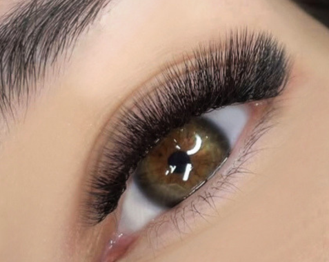 No Extensions Look: Natürliche Wispy Lashes – Herbsttrend 2026