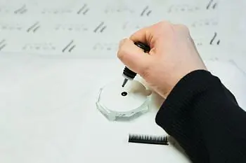Kristalluntersatz für Wimpernkleber