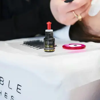 Wimpernkleber Divine