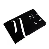 Decke mit Logo von Noble Lashes 2