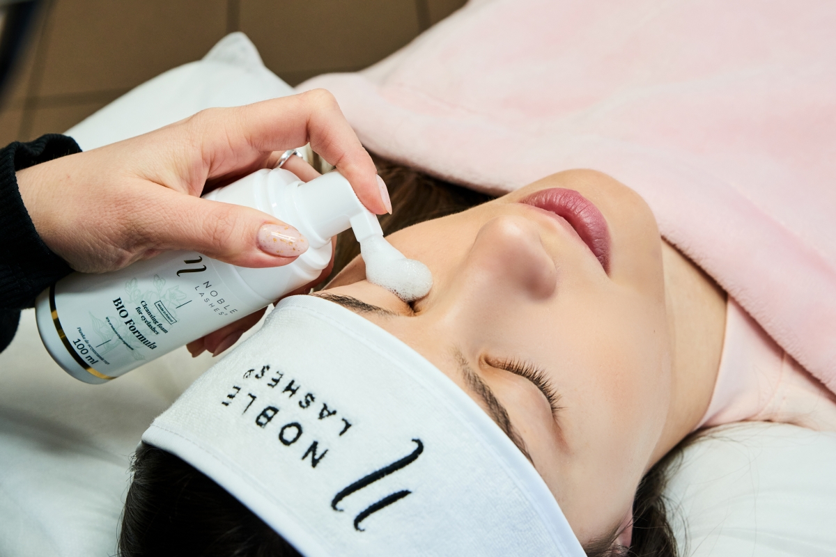 Pflege von Wimpernverlängerungen Pflege von Wimpernverlängerungen