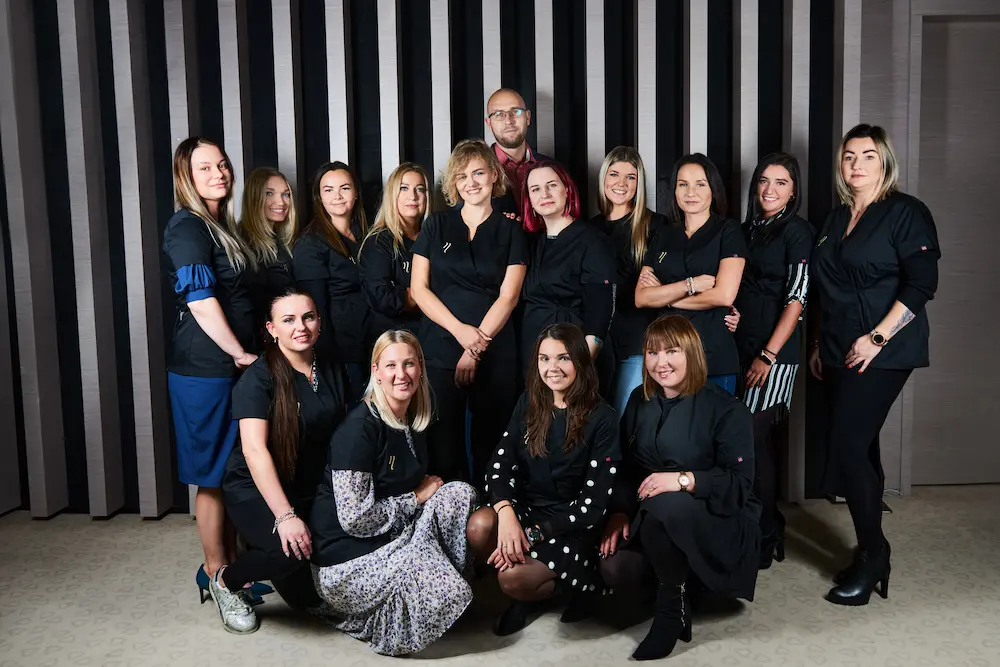 Noble Lashes Instruktorinnen Noble Lashes Instruktorinnen bei einem Branchentreffen