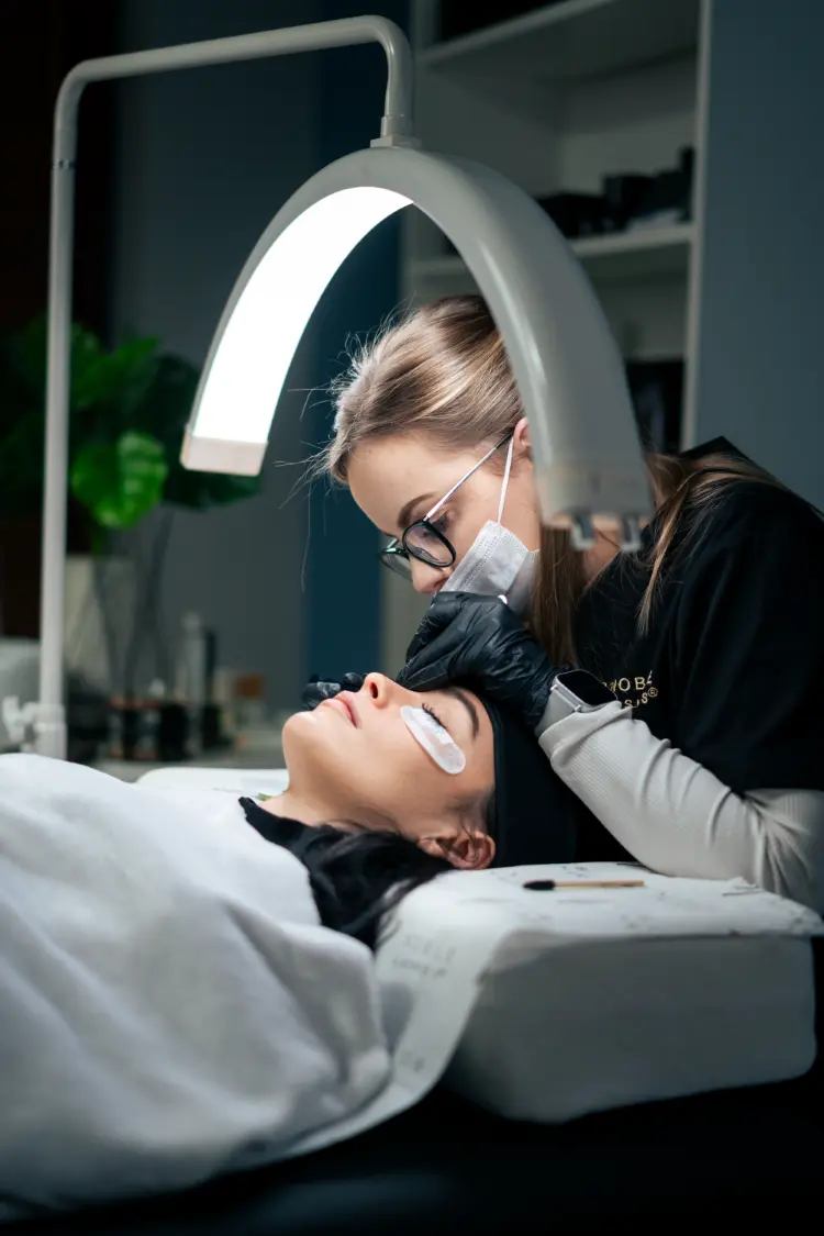 Arbeitsplatz einer Wimpernstylistin