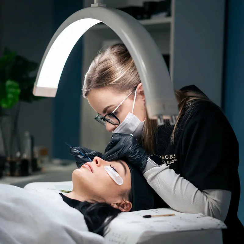 Wimpernstyling-Behandlung
