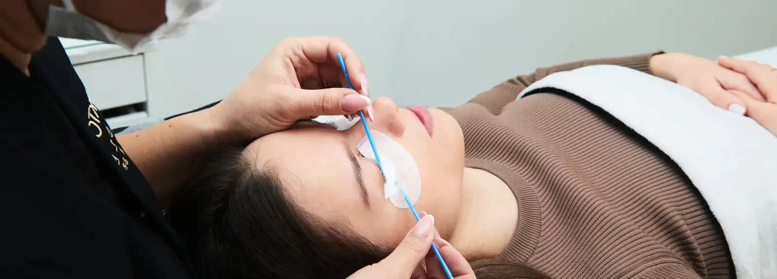 Häufige Probleme beim Wimpernstyling – tränende Augen, zuckendes Augenlid, Reizungen