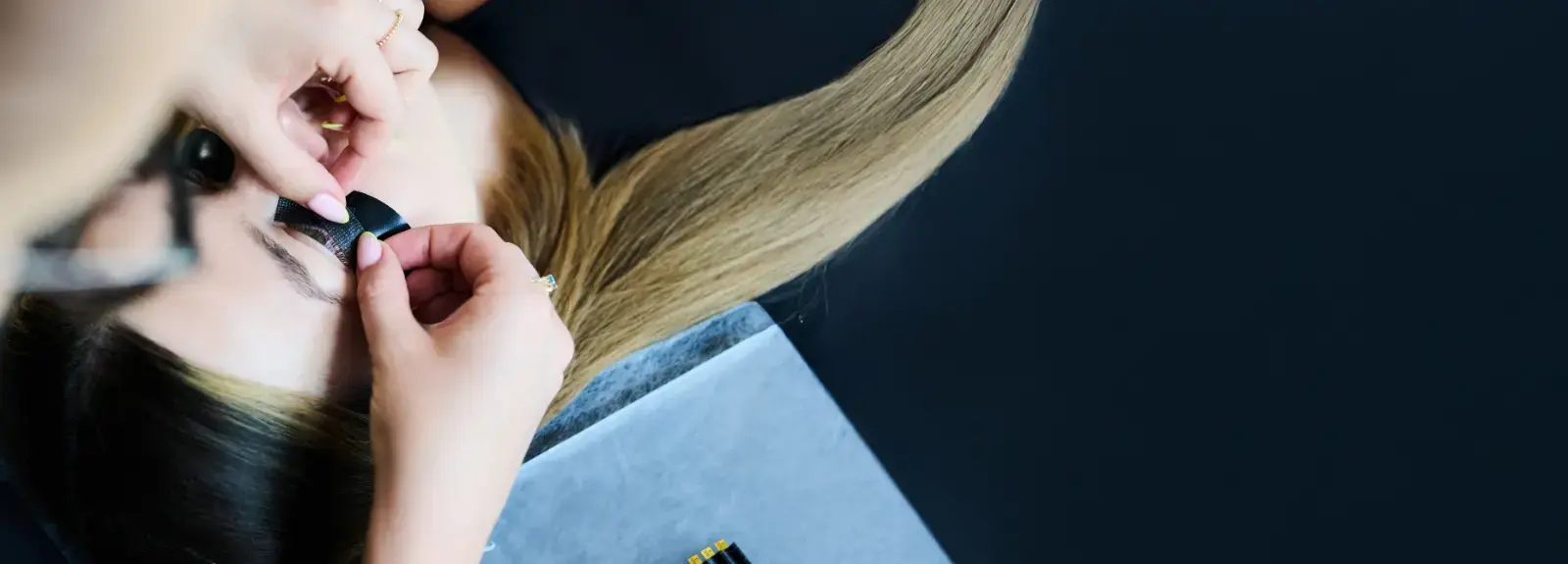 Kim-Effekt – Wie kreiert man den ikonischen Wimpernlook Schritt für Schritt?