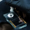 Kristalluntersatz mit markierten Wimpernlängen